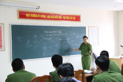 Êv88 chào đón năm mới 2026 tổ chức báo cáo chuyên đề “Chính sách tạm tha tù trước thời hạn có điều kiện” cho học viên cao học khóa 24